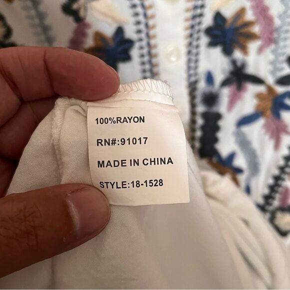 Solitaire White Tunic with Multicolor Embroidery and Tab Sleeves Size Medium - Picture 9 of 12